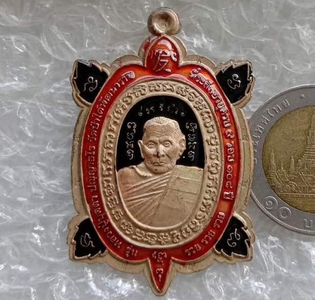 เต่ารวยรวยรวย หลวงปู่บุดดา ปัญญาธโร วัดป่าใต้ จ.สระแก้ว เนื้อชนวนลงยาไม่ตัดปีก หมายเลข142+กล่อง