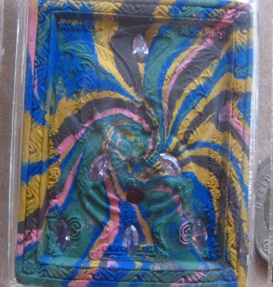 เทพจำแลง พิมพ์ใหญ่ เนื้อสายรุ้ง ฝังพระพรหม สามกษัตริย์ พลอยราวๆ20เม็ด ตะกรุดเงิน4ดอก เลี่ยมกันน้ำพร้