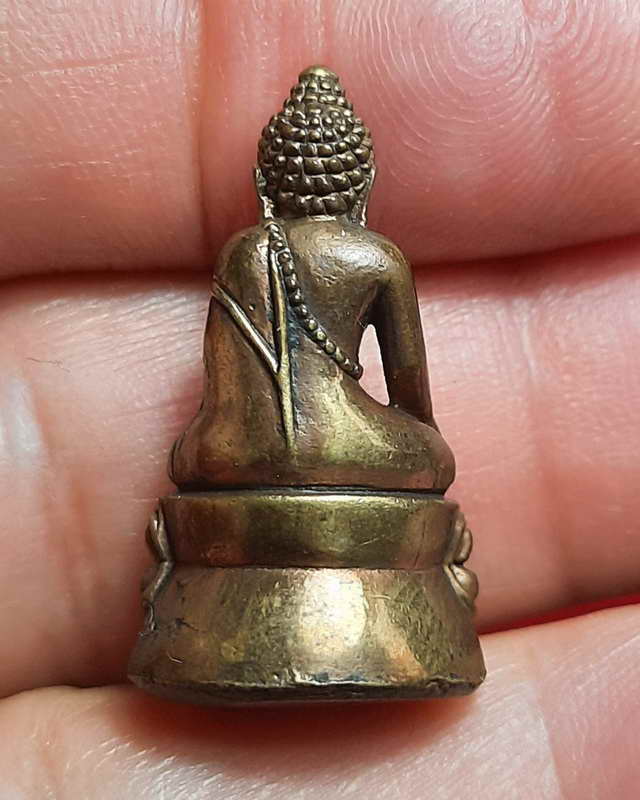 พระชัยวัฒน์ รุ่น มังกรทอง วัดสุทัศน์เทพวราราม พ.ศ.2543 เนื้อทองเหลืองเก่า 