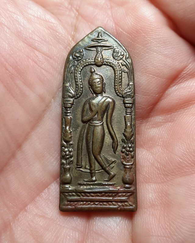 พระลีลากำแพงนิ้ว (พระลีลายอดอัฏฐารส) พิธีพระกริ่งนเรศวร รุ่นแรก ปี ๒๕๐๗ จ.พิษณโลก