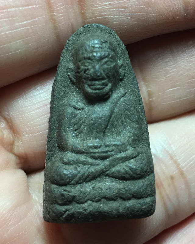 พระหลวงปู่ทวด สภาพสวย ๆ มีหน้ามีตา ไม่ทราบที่และปีสร้าง