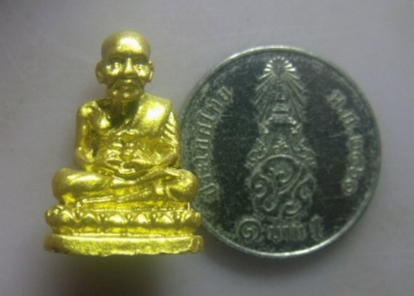 **เบาๆ**รูปหล่อลอยองค์ หลวงปู่ทวด วัดช้างให้ ตอกโค้ดใต้ฐาน**กะไหล่ทอง สวยๆ เชิญชมครับ