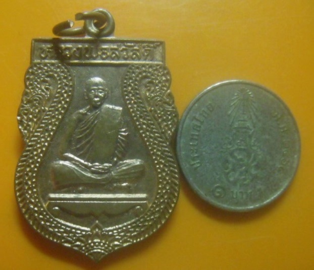 **เบา​ๆ​**เหรียญเสมาหลวงพ่อสวัสดิ์ ลาภ ผล พูลทวี วัดบึงบวรสถิต จ.ชลบุรี**หลังยันต์ สวยๆ 