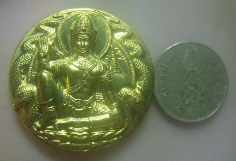 **เบา​ๆ​**เหรียญจตุคามรามเทพ รุ่นโคตรเศรษฐี ปีมหามงคล ปี ๒๕๕๐ เนื้อทองฝาบาตร 3.2 ซม.**สวยๆ