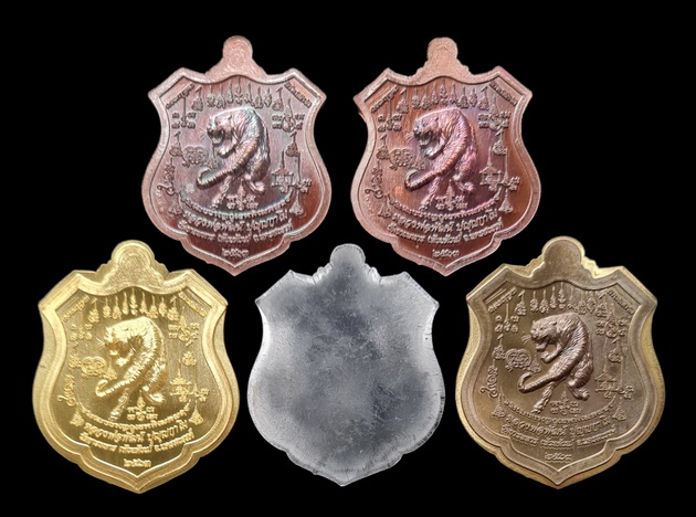 เคาะแรกแดง..พยัคฆ์เจ้าพระยา ๒๕๖๓..รวม ๕ เหรียญ รายละเอียดในโพสต์..ล.พ.พัฒน์ วัดห้วยด้วน จ.นครสวรรค์