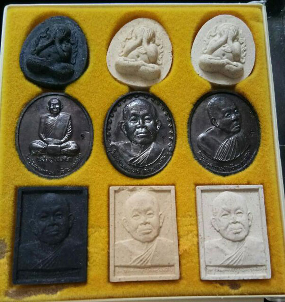 พระชุด หลวงปู่เหรียญ วรลาโภ วัดอรัญญบรรพต รุ่น.ถวายพระพร สำนักสงฆ์สวนจิตรลดา ปี2539