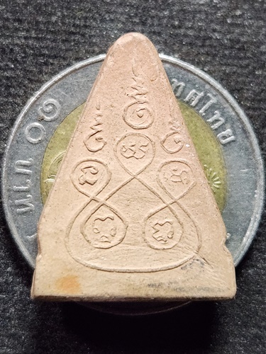 วัดไผ่โรงวัว สุพรรณบุรี พระสมเด็จพระพุทธโคดม  หลวงพ่อขอม  เนื้อดิน 