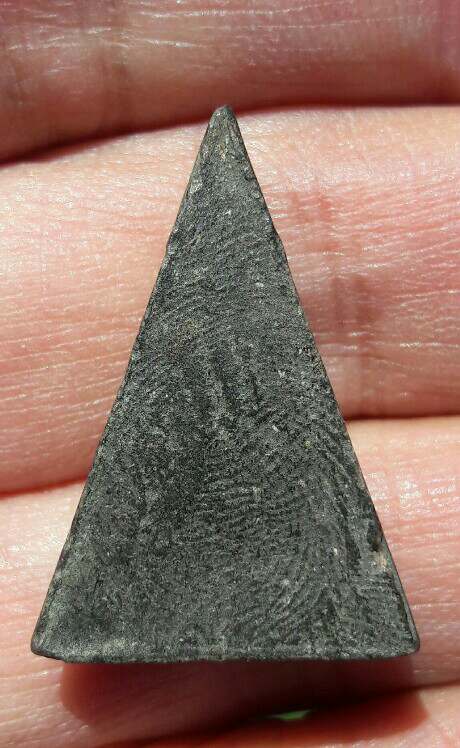 พระสมเด็จนางพญาฐานบัว หลังเรียบ หลวงพ่อจง วัดหน้าต่างนอก จ.อยุธยา ปี 2500 เนื้อดิน เคาะเดียว