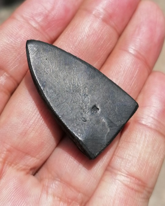 หลวงปู่ทวดพิมพ์หลังเตารีด ปี 05 วัดคอกหมู โค๊ดหมู 1 ตัว พิธีเดียวกับวัดช้างให้ ปี 05 เคาะเดียว