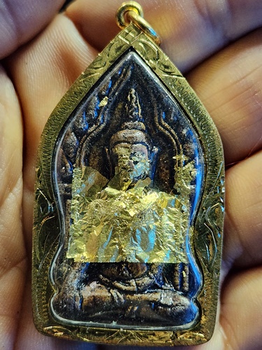 วัดโพธิ์ศรีเจริญ สุพรรณบุรี ขุนแผน หลวงปู่น่วม  เนื้อผงคลุกรักฝัง เม็ดแตง ปลากัด