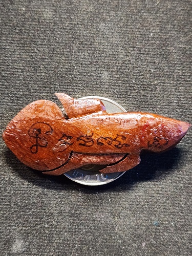  วัดโพธิ์ศรีเจริญ สุพรรณบุรี ปลากัดหลวงพ่อน่วม แกะจากไม้​พยุง​ เจ้าตำรับปลากัด นะ มหาสำเร็จ