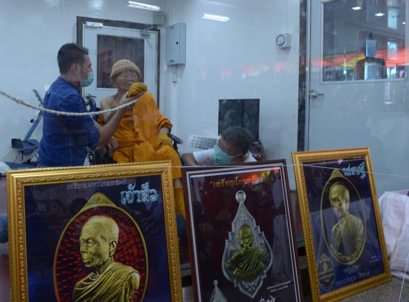 เหรียญหันข้าง เศรษฐี ปริสุทโธ หลวงพ่อคูณ ปี2558 เนื้อนวะ หมายเลข1548 พร้อมกล่องเดิม