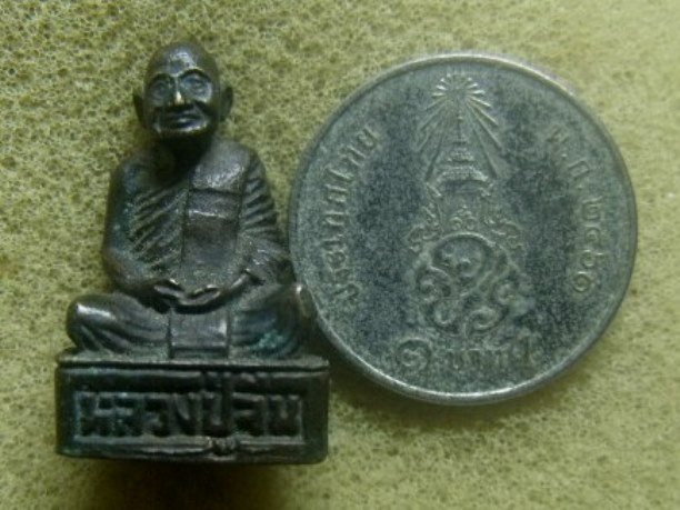 **เบา​ๆ​**รูปหล่อหลวงปู่จีน วัดท่าลาดเหนือ รุ่นเสาร์๕ จ.ฉะเชิงเทรา ปี ๒๕๓๖**สวยๆ