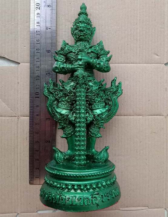 ท้าวเวสสุวรรณ หลวงพ่อพัฒน์ ปุญญกาโม ขนาดบูชาสุง 8 นิ้ว เนื้อเขียว เหนี่ยวทรัพย์ หมายเลข1412