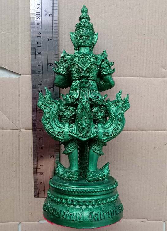 ท้าวเวสสุวรรณ หลวงพ่อพัฒน์ ปุญญกาโม ขนาดบูชาสุง 8 นิ้ว เนื้อเขียว เหนี่ยวทรัพย์ หมายเลข1412