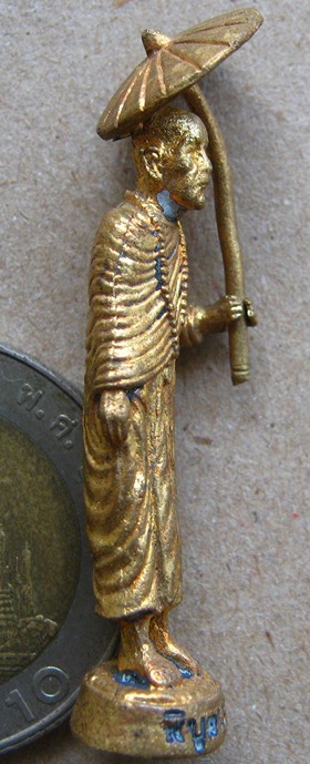 รูปหล่อลอยองค์ หล่อโบราณ หลวงปู่คำบุ วัดกุดชมภู อุบลฯ ปี2554 หลวงปู่ยืนกางร่ม(ร่มถอดได้)รุ่น"ร่มเย็น