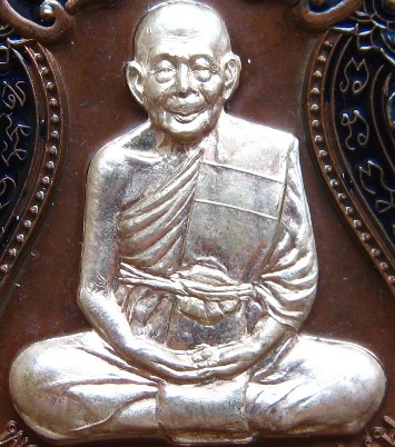 เหรียญเสมา รุ่นสรงน้ำ(จากชุดกรรมการ)หลวงปู่หุน วัดบางผึ้ง ฉะเชิงเทรา ปี2554เลข182เนื้อนวะหน้าเงินลงย