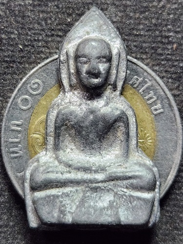 วัดไก่เตี้ย จ.สุพรรณบุรี พระพิมพ์หลวงพ่อเณร หลวงตาจวน  เนื้อตะกั่วหลังยันต์