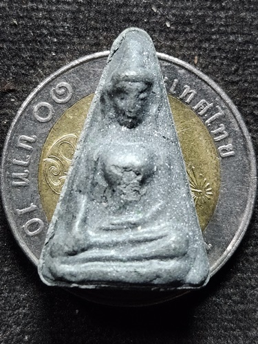 พระผงสุพรรณ หลังเจดีย์ยุทธหัตถี สร้างโดยจังหวัดสุพรรณบุรี ปี 2535