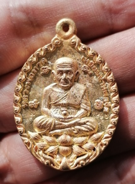 เหรียญหล่อหลวงปู่ทวด พ่อท่านคล้าย เปิดโลกเปิดบารมี รุ่นแรก วัดสวนขัน ผี 2567 เคาะเดียว(1)