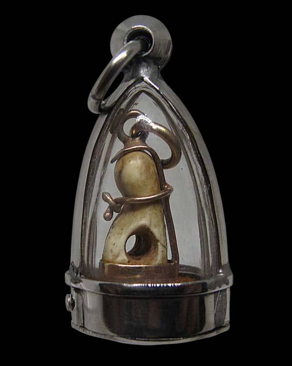 เขี้ยวเสือแกะ หลวงพ่อปาน วัดคลองด่าน จ.สมุทรปราการ