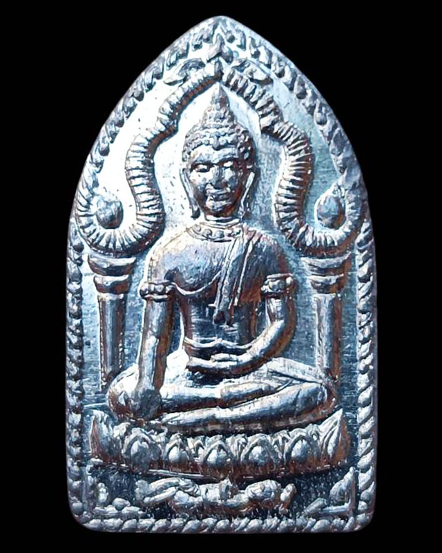 6.พระยอดขุนพลปั๊ม หลวงพ่อฑูรย์ วัดโพธินิมิตร เนื้อชินพิมพ์เล็ก พ.ศ. 2527 สูง 3 ซ.ม. สร้างจากเนื้อชิน