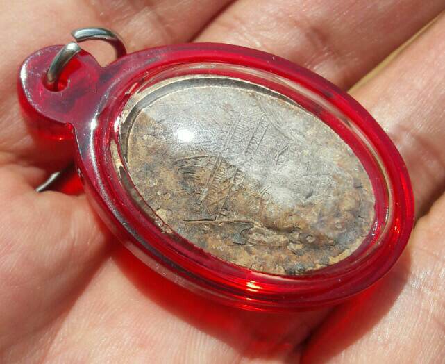 เศียรฤาษีพ่อแก่ หลวงปู่หงษ์ พรหมปัญโญ วัดเพชรบุรี จ.สุรินทร์ เนื้อผงผสมชานหมาก ปี 2537 เคาะเดียว