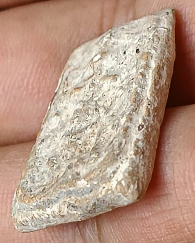 2.พระผงกรุวัดคู้สลอด หลวงพ่อปาน วัดบางนมโค จ.อยุธยา ปลุกเสก พิมพ์ขี่หนุมานทรงเครื่องใหญ่ ลงกรุ