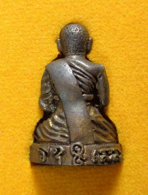 รูปหล่อหลวงปู่คีย์ วัดศรีลำยอง จ.สุรินทร์ รุ่นเศรษฐี รวยทรัพย์ ปี๒๕๕๓ สวยครับ