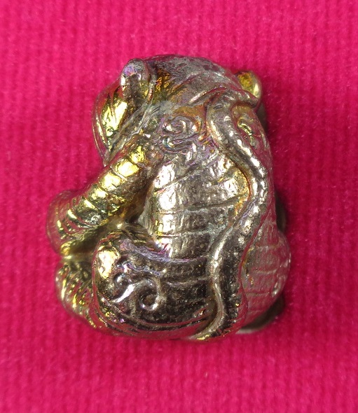 ลูกอมเสือรุ่น 168 หลวงปู่แสน วัดบ้านหนองจิก จ.ศรีสะเกษ เนื้อผิวรุ้ง อุดผงมวลสาร สวยครับ