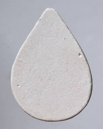 พระผงจักรพรรดิ์ หลวงตาม้า วัดถ้ำเมืองนะ จ.เชียงใหม่ พิมพ์สมเด็จจักรพรรดิ์หยดน้ำ