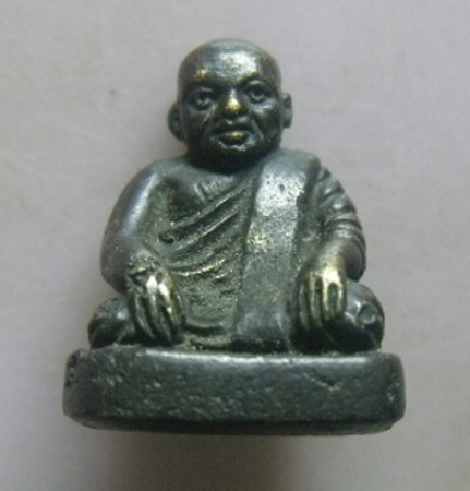 **เบา​ๆ​**รูปหล่อหลวงพ่อเปรื่อง  รุ่นแรก วัดบางคลาน พิจิตร เนื้อทองผสม ปี ๒๕๒๘**สวยๆ