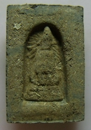 **เบา​ๆ​**หลวงปู่ทวดเนื้อว่าภนพิมพ์สี่เหลี่ยม หลังสถูปเจดีย์ โรยผงไม้หน้า-หลัง **สวยๆ เชิญชมครับ