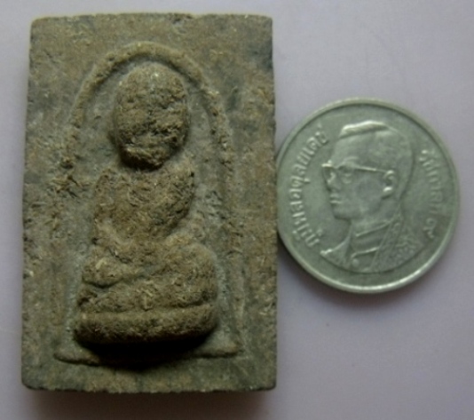 **เบา​ๆ​**หลวงปู่ทวดเนื้อว่าภนพิมพ์สี่เหลี่ยม หลังสถูปเจดีย์ โรยผงไม้หน้า-หลัง **สวยๆ เชิญชมครับ