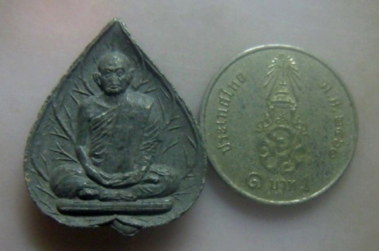 **เบา​ๆ​**พระผงพิมพ์ใบโพธิ์ รุ่นแรก พระอาจารย์นอง วัดทรายขาว รุ่นสร้างวิหาร ปี ๒๕๓๕**สวยๆ