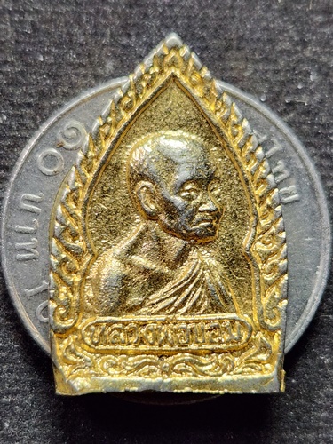 วัดไผ่โรงวัว จังหวัดสุพรรณบุรี  เหรียญหล่อพระพุทธโคดม - หลวงพ่อขอม