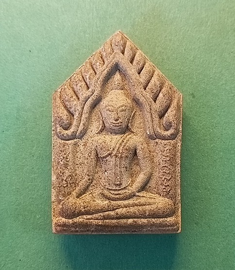 พระขุนแผนหลวงปู่ สวัสดิ์ วัดป่า แสนอุดม จังหวัดอุบล หลังพระฤาษีฝังพลอย อาจารย์เปล่งบุญยืนร่วมปลุกเสก