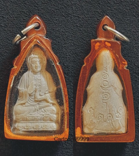 รูปเหมือน พระโพธิสัตว์กวนอิม สมเด็จพระสังฆราช วัดบวรฯ เนื้อผง ปี ๓๑ ครับ เลี่ยมเก่าครับ