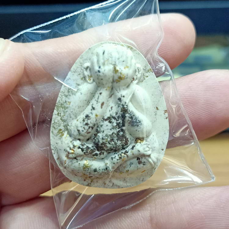 พระปิดตาปลดหนี้จัมโบ้ รุ่นรวยมหาเศรษฐี หลวงพ่อนงค์ อภิชาโต วัดบางน้ำชน ธนบุรี จ.กรุงเทพฯ ปี 2566