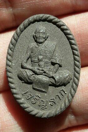 พระผงเจริญลาภ หลวงปู่แสน ปสนฺโน วัดบ้านหนองจิก จ.ศรีสะเกษ ปี 2559 เคาะเดียว(1)