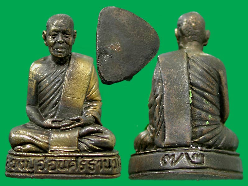 ชุดรูปหล่อ ๖ รอบ ลป.อ่อนศรี ว.ถ้ำประทุน เงิน +นวะ+ทองแดง ปี 40..... . เคาะเดียวแดง