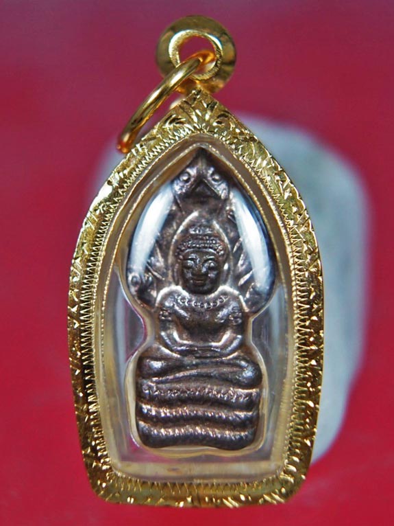 พระนาคปรกหลวงพ่อคูณปริสุทโธ รุ่นเสาร์ 5 คูณพันล้าน เนื้อนวะโลหะ ปี2536 พร้อมเลี่ยมทองคำแท้สวยๆครับ