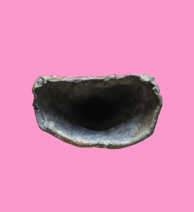 พระแก้บน เนื้อชินสนิมแดง องค์นี้แดงกล่ำ  ขนาดหน้าตัก 1.4 นิ้ว