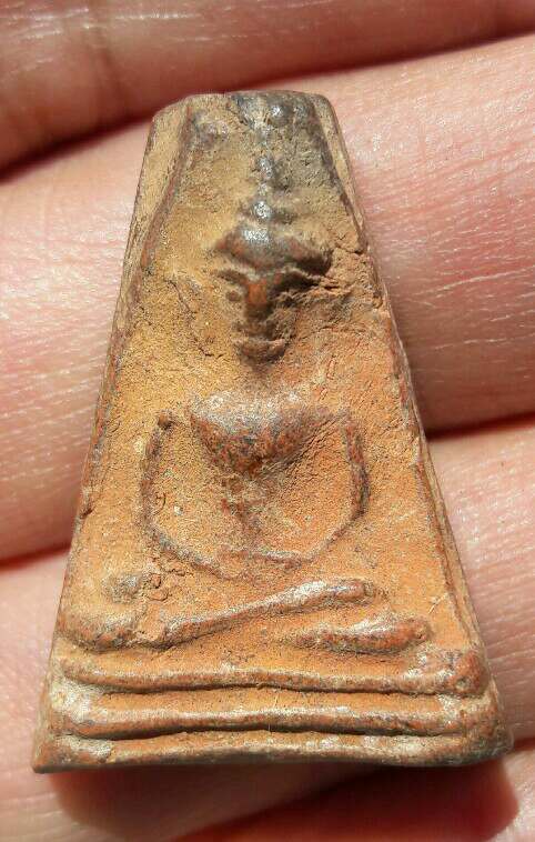 พระผงสุพรรณจงอางศึก อู่ทองจงอางศึก(มุ่ย ถิร โพธิ์ โต๊ะ เงิน และคณาจารย์เกือบ 60 รูป) เคาะเดียว(31)