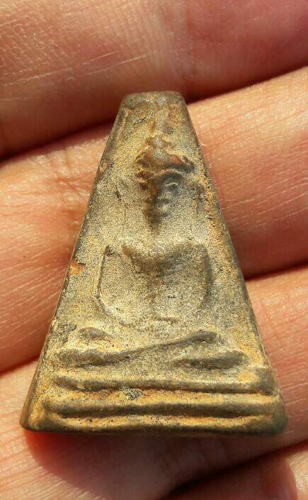 พระผงสุพรรณจงอางศึก อู่ทองจงอางศึก(มุ่ย ถิร โพธิ์ โต๊ะ เงิน และคณาจารย์เกือบ 60 รูป) เคาะเดียว(34)