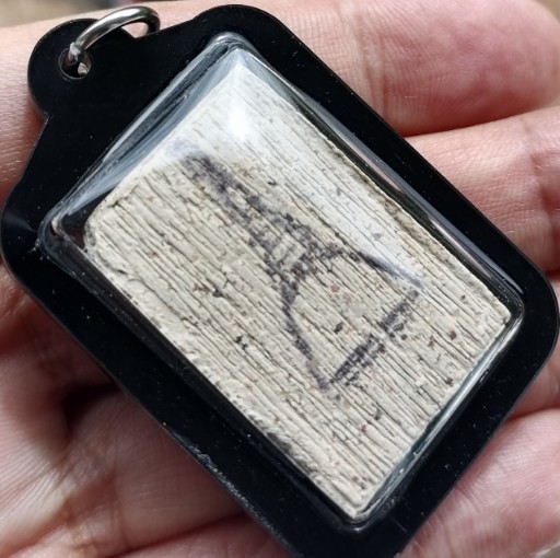 สมเด็จบางขุนพรหม​ พิมพ์สังฆฎิ พร้อมเลี่ยมกันน้ำ ปี 2547 เคาะเดียว     