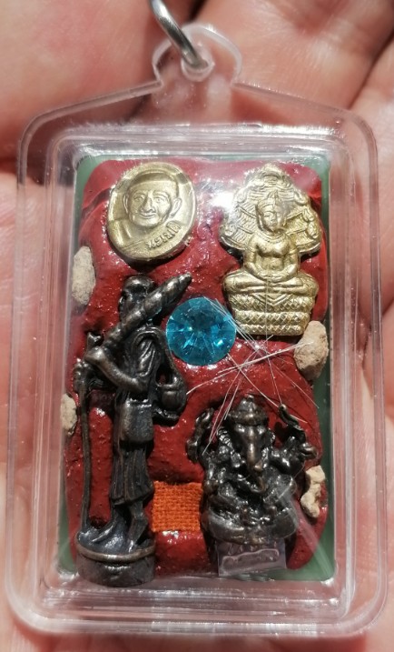 สมเด็จพิมพ์ใหญ่ เนื้อหินสีหยกแกะ หลวงปู่หงษ์ พรหมปัญโญ ด้านหลังจัดเต็ม จ.สุรินทร์ เคาะเดียว