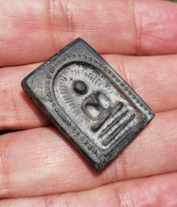 พระสมเด็จพิมพ์รัศมี ไข่ปลาข้างเม็ด หลังปลาดุก หลวงพ่อกวย วัดโฆสิตาราม ออกวัดหนองอีดุก เคาะเดียว  