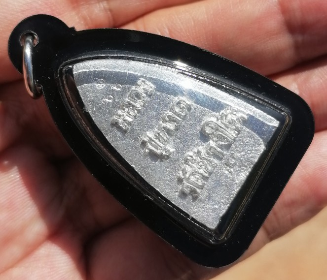 หลวงปู่ทวด​ พิมพ์เตารีด​ เนื้อปีกเครื่องบิน​ เสก​ 6​ วาระ​ 30​ เกจิ ตอกหมายเลข​ ปี​ 2566​ เคาะเดียว 