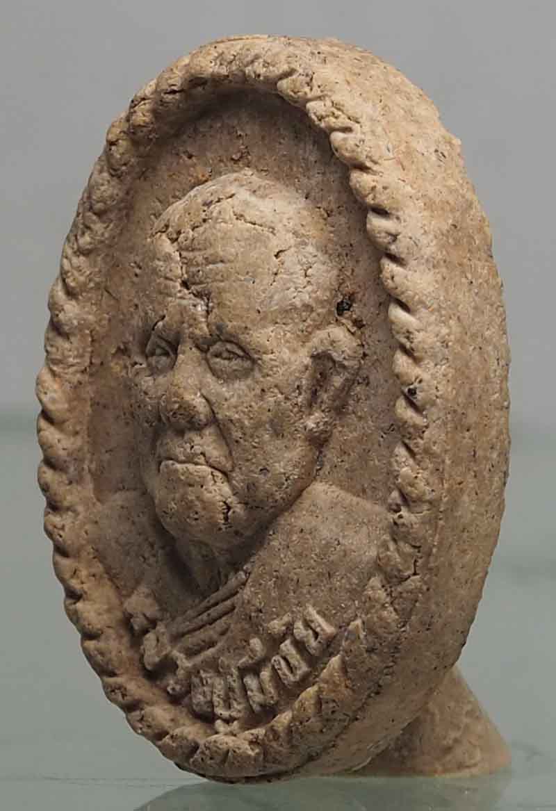 หลวงปู่มีชัย รุ่นเงินไหลมา พระผงพิมพ์ลึก สวยเดิมพร้อมกล่อง